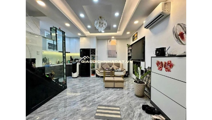 Nhà đẹp Bến Vân Đồn – ngang 5m, hẻm 6m
